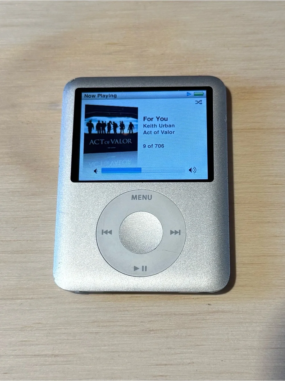 Apple iPod Nano A1236 4GB Silver Tested Good w/Charger-706Songs Read Description